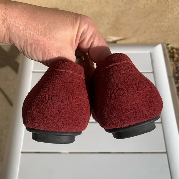 Vionic burgundy suede loafers size 8.5 - Picture 10 of 16